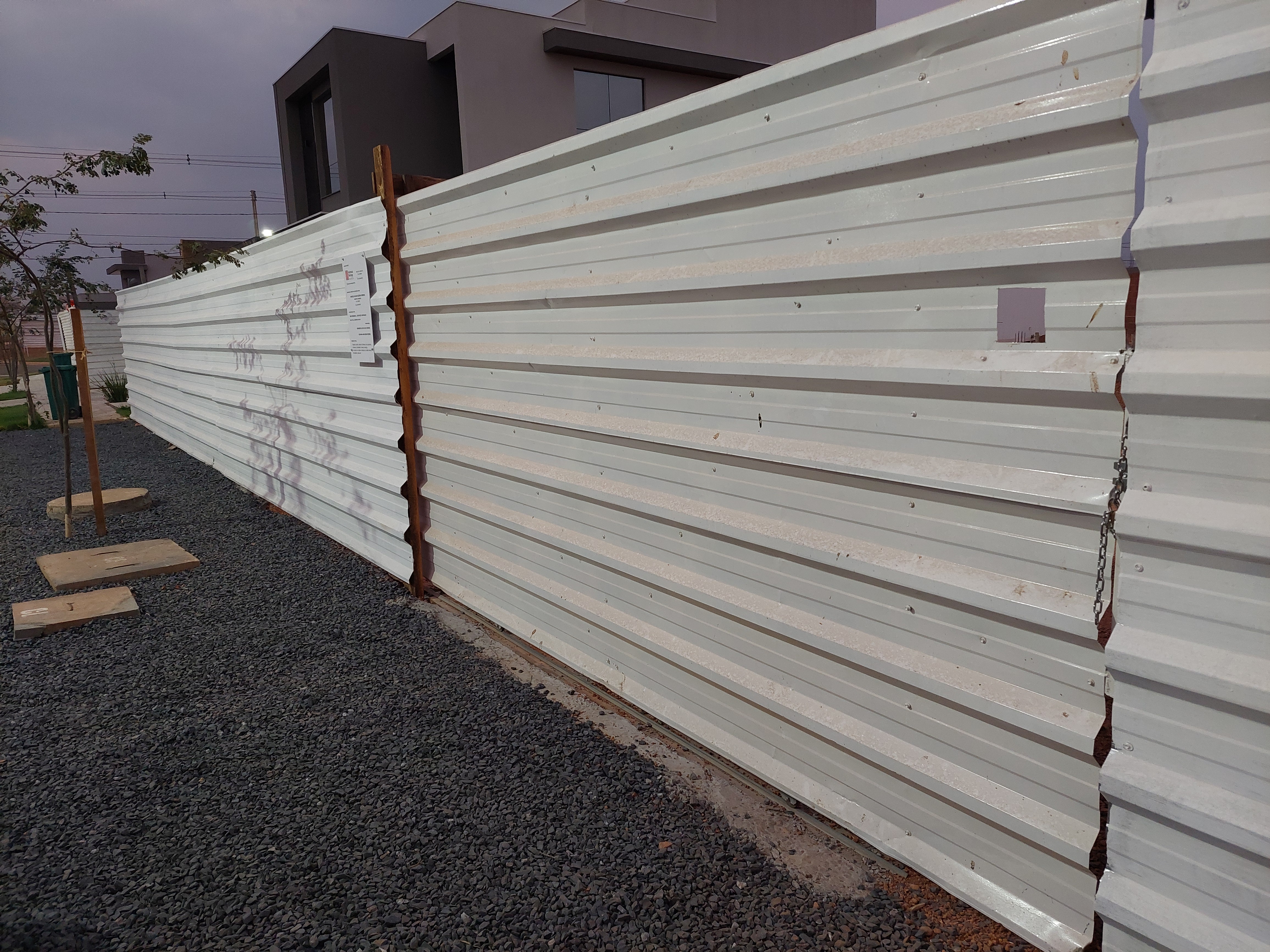 Construção Florais do Parque - Casa construída demonstrando padrão elevado